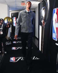 亚博体育官方网站-NBA官方晒文班亚马照片：才第三年他就准备好总决赛首秀了